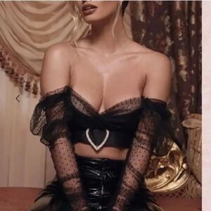 House of CB CLARA Gathered Mesh Heart Buckle Top Small S US4-6
USD $89